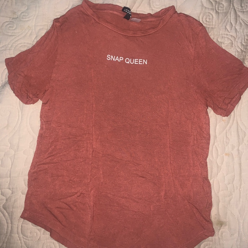 Very cute Snap Queen tee